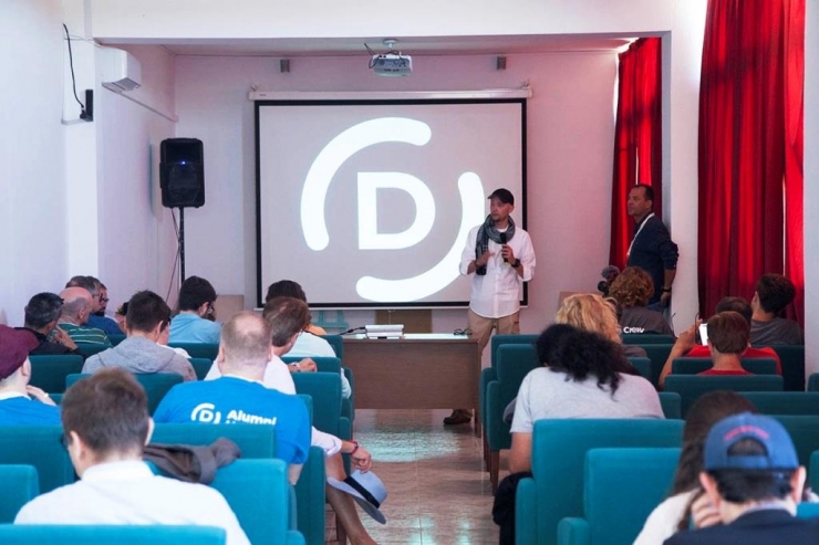 Un moment de la presentació del Niu.